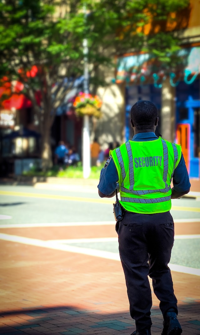 The Role of Retail Security Guards in Ensuring Customer Safety