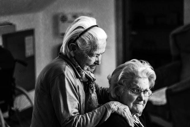 Aging Gracefully: Choosing the Right Senior Living Option for Your Loved Ones