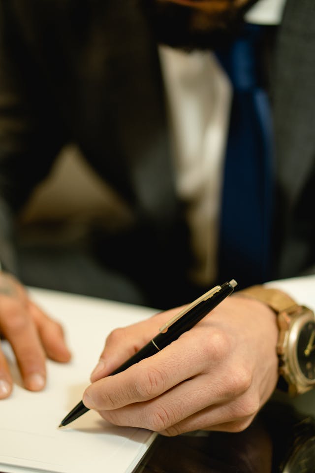 Top Benefits of Using a Mobile Notary for Busy Professionals